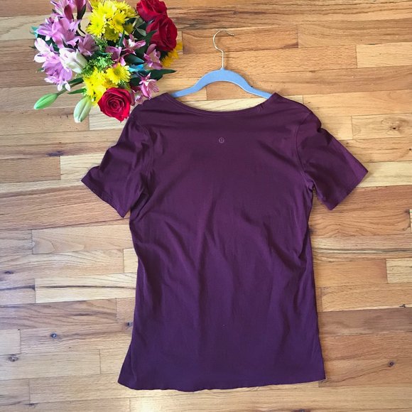 Lululemon t-shirt (maroon/purple) - Picture 2 of 2